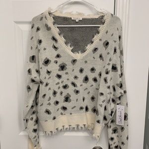 Printed sweater (leopard or cheetah idk lmao)